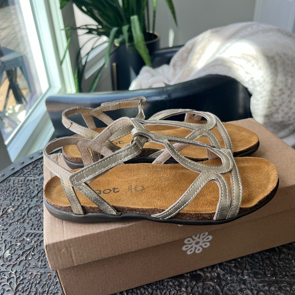 NAOT DORITH RADIANT GOLD LEATHER SANDALS 37 6 - Picture 6 of 10